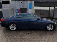Gebraucht BMW 330 Cabriolet 245 PS (180 kW) 2010 Tiefseeblau metallic Cabrio