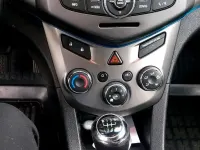 Gebraucht Chevrolet Aveo 100 PS (73 kW) 2012 Silber Limousine