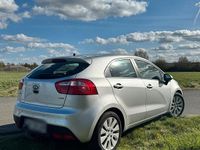 Second-hand Kia Rio 90 CP (66 kW) 2012 Argintiu Berlinǎ