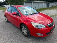 Gebraucht Opel Astra Edition 101 PS (74 kW) 2010 Rot Limousine
