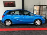 Gebraucht Mercedes B220 177 PS (130 kW) 2014 Blau Van / Kleinbus
