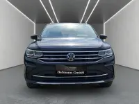 Gebraucht VW Tiguan Elegance 245 PS (180 kW) 2022 Deep black pearlescent (metallic) SUV