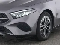 Gebraucht Mercedes A180 136 PS (100 kW) 2025 lack mountaingrau (metallic) Limousine