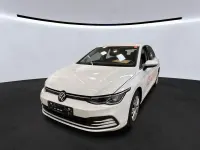 Second-hand VW Golf VIII Life 150 CP (110 kW) 2023 Alb Berlinǎ