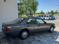 Gebraucht Mercedes E230 132 PS (97 kW) 1987 Braun Limousine