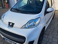 Gebraucht Peugeot 107 Urban Move 68 PS (50 kW) 2011 Weiß Kleinwagen