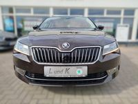 Gebraucht Skoda Superb Style 150 PS (110 kW) 2017 Magnetic brown metallic (metallic) Kombi
