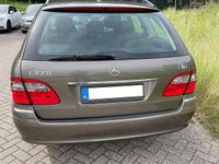 Gebraucht Mercedes E220 170 PS (125 kW) 2009 Grau Kombi