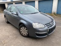 Gebraucht VW Jetta 105 PS (77 kW) 2005 Grau Limousine