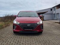 Gebraucht Hyundai Ioniq Premium 105 PS (77 kW) 2019 Fiery red / met Kleinwagen