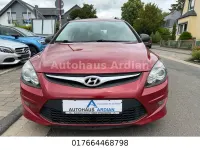 Gebraucht Hyundai i30 Classic 90 PS (66 kW) 2012 Rot Kombi