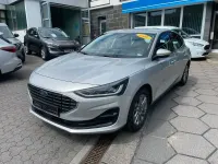 Gebraucht Ford Focus Titanium 125 PS (91 kW) 2024 Silber Limousine