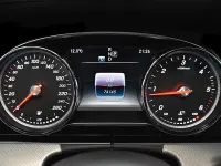 Używany Mercedes E220 Avantgarde 194 KM (142 kW) 2017 Czarny Sedan/Limuzyna