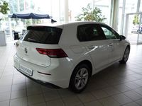 Gebraucht VW Golf VIII Life 131 PS (96 kW) 2023 Weiß Limousine
