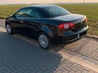 Usata VW Eos 140 CV (102 kW) 2011 Nero Cabrio