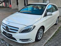 Gebraucht Mercedes B180 122 PS (89 kW) 2014 Calcitweiss  unilack Kleinwagen