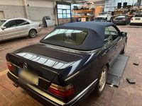 Gebraucht Mercedes E220 150 PS (110 kW) 1996 Blau Cabrio