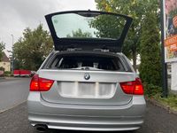 Gebraucht BMW 320 184 PS (135 kW) 2010 Silber Kombi