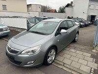 Gebraucht Opel Astra Edition 116 PS (85 kW) 2010 Silbersee/perl silber (m2) Kleinwagen