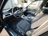 Gebraucht BMW 320 177 PS (130 kW) 2008 Schwarz Limousine