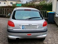 Gebraucht Peugeot 206 60 PS (44 kW) 2003 Silber Kleinwagen