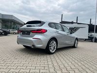 Gebraucht BMW 118 Advantage 150 PS (110 kW) 2021 Glaciersilber (metallic) Kleinwagen