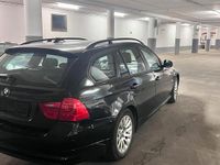 Gebraucht BMW 320 Exclusive 170 PS (125 kW) 2009 Schwarz Kombi