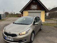 Gebraucht Kia Ceed Spirit 99 PS (72 kW) 2012 Beige Kleinwagen