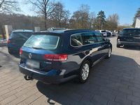 Gebraucht VW Passat 120 PS (88 kW) 2017 Blau Kombi