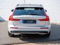 Gebraucht Volvo V60 Plus 197 PS (144 kW) 2022 Silver dawn / metallic Kombi