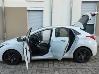Gebraucht Hyundai i30 Edition 110 PS (80 kW) 2014 Weiß Limousine