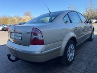Gebraucht VW Passat Highline 116 PS (85 kW) 2001 Gold Limousine