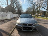 Gebraucht BMW 318 143 PS (105 kW) 2010 Grau Limousine