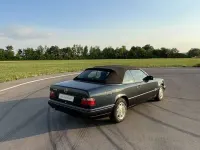 Gebraucht Mercedes E220 Sportline 150 PS (110 kW) 1995 Schwarz Cabrio
