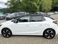 Gebraucht Opel Corsa-e Elegance 100 kW (136 PS) 2022 Jade weiss/arktis weiss Kleinwagen