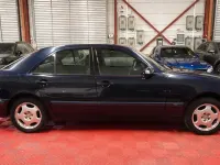 Gebraucht Mercedes E220 Classic 143 PS (105 kW) 2000 Blau Limousine