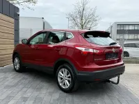 Gebraucht Nissan Qashqai Acenta 116 PS (85 kW) 2017 Rot SUV