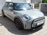 Gebraucht Mini ONE Essential 102 PS (75 kW) 2022 Moonwalkgraumetallic Kleinwagen