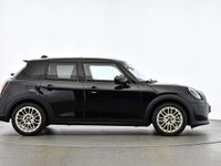 Second-hand Mini Cooper S Favoured 204 CP (150 kW) 2024 Negru Hatchback