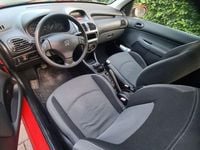 Gebraucht Peugeot 206 Tendance 75 PS (55 kW) 2008 Rot Limousine