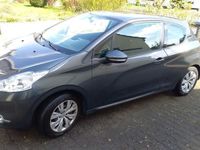 gebraucht Peugeot 208 Baujahr 08/2013, defekt