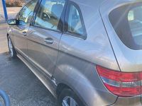 Gebraucht Mercedes B200 140 PS (102 kW) 2005 Gold Van / Kleinbus