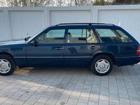 Brugt Mercedes E220 150 HK (110 kW) 1994 Blå Stationcar