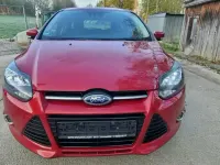 Gebraucht Ford Focus 150 PS (110 kW) 2014 Rot Kombi