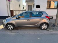 Gebraucht Hyundai i20 86 PS (63 kW) 2013 Grau Kleinwagen