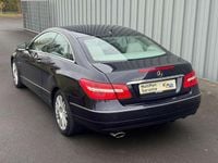 Usado Mercedes E220 170 CV (125 kW) 2010 Azul Coupe