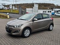 Gebraucht Hyundai i20 Trend 86 PS (63 kW) 2012 Braun Kleinwagen