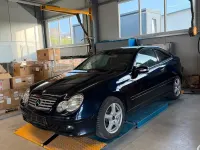 Gebraucht Mercedes C180 143 PS (105 kW) 2007 Blau Coupé