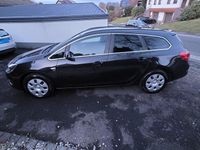 Gebraucht Opel Astra Edition 140 PS (102 kW) 2014 Schwarz Kombi