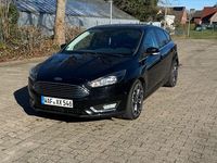 Gebraucht Ford Focus Titanium 120 PS (88 kW) 2016 Schwarz Limousine